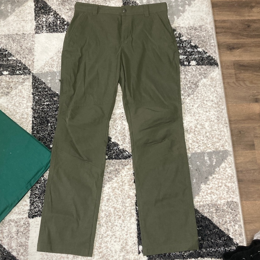 Columbia Men's Forest Green Chinos